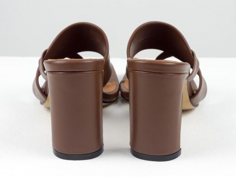 Дизайнерські сабо коричневого кольору на стійких підборах з натуральної італійської шкіри, С-2312-01