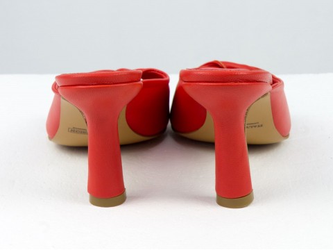 Дизайнерські сабо червоного кольору на стійких підборах з натуральної італійської шкіри, С-2304-01