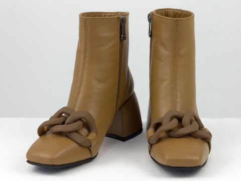 Жіночі монохромні черевики карамельного кольору з натуральної шкіри з фурнітурою, Б-2207-04