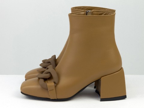 Женские монохромные ботинки карамельного цвета из натуральной кожи с фурнитурой, Б-2207-04