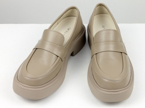 Туфлі-лофери з італійської шкіри бежевого кольору на потовщеній підошві, Т-2192-09