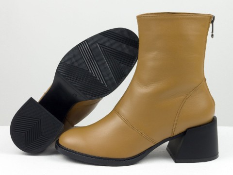 Жіночі черевики з натуральної карамельної шкіри на середньому підборі з блискавкою, Б-2159-03