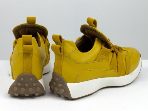 Кросівки монохромні з натуральної замші та шкіри гірчичного кольору на шнурівці , Т-2302-01
