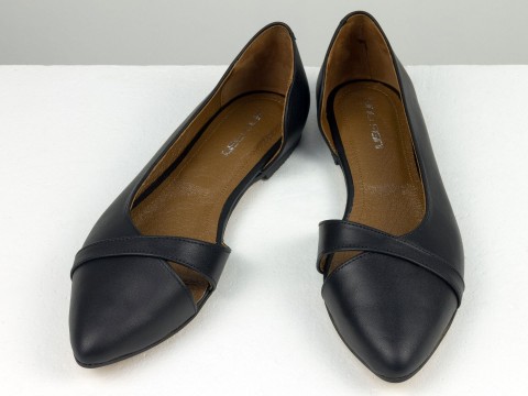 Жіночі туфлі на низькому ходу з натуральної шкіри чорного кольору