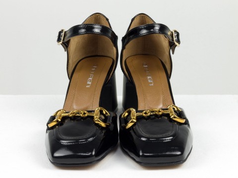 Дизайнерские черные  босоножки на необтяжном каблуке из натуральной итальянской лаковой  кожи с золотой фурнитурой, С-2211-17