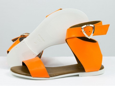 Літні босоніжки з натуральної шкіри яскравого помаранчевого  кольору на низькому ходу, С-600-27