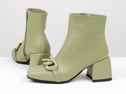 Жіночі монохромні черевики оливкового кольору з натуральної шкіри з фурнітурою, Б-2207-01
