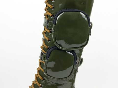 Жіночі спортивні черевики з натуральної зеленої лакованої шкіри на шнурівці з кишенями збоку, Б-2085-03