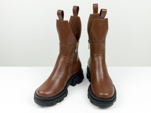 Жіночі коричневі високі черевики з натуральної шкіри асиметричного крою, Б-2104-08