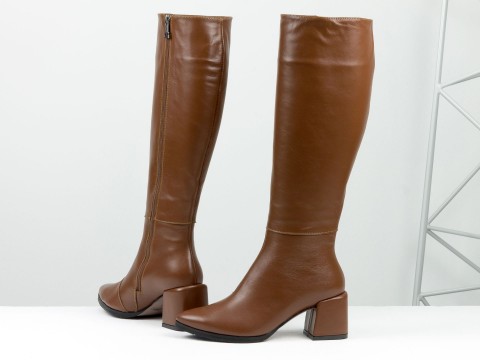 Осінні чоботи коричневого кольору з натуральної шкіри на обтяжних підборах, М-2063/1-03