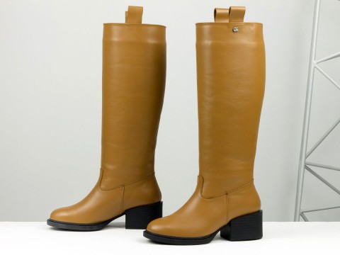 Жіночі класичні чоботи з натуральної карамельної шкіри на підборах, М-2082-02
