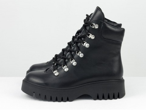 Классические ботинки из натуральной черной кожи на утолщенной подошве со шнуровкой , Б-2234-02