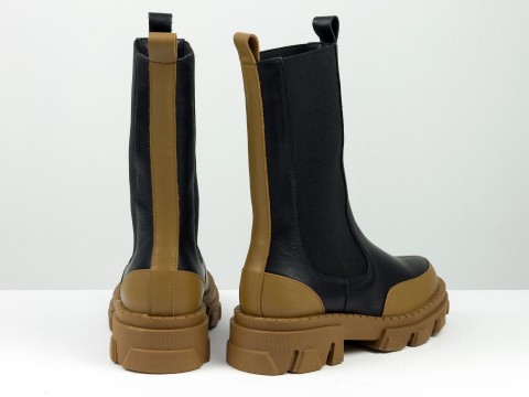 Дизайнерські високі черевики челсі в поєднанні чорної та карамельної натуральної шкіри з гумкою на тракторній підошві, Б-2230-02