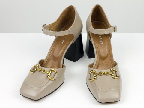 Дизайнерские бежевые босоножки на необтяжном каблуке из натуральной итальянской кожи с золотой фурнитурой, С-2211-13