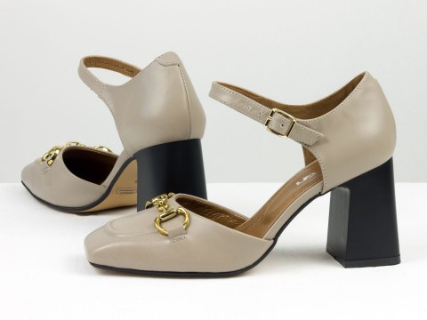Дизайнерские бежевые босоножки на необтяжном каблуке из натуральной итальянской кожи с золотой фурнитурой, С-2211-13