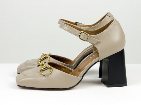 Дизайнерские бежевые босоножки на необтяжном каблуке из натуральной итальянской кожи с золотой фурнитурой, С-2211-08