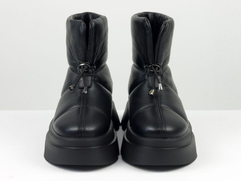 Жіночі черевики з натуральної м'якої ї стьоганої шкіри чорного кольору на полегшеній підошві