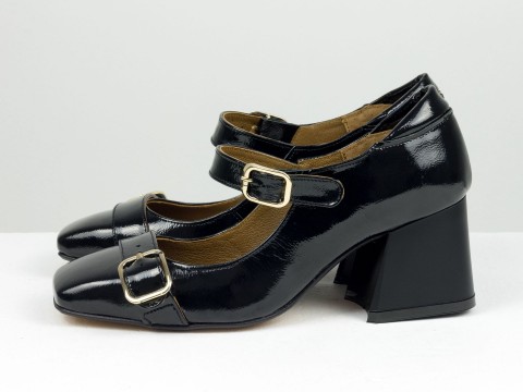 Дизайнерські туфлі на невисокому підборі з натуральної лакової італійської шкіри чорного кольору на чорній підошві із золотою фурнітурою,Т-2156-03