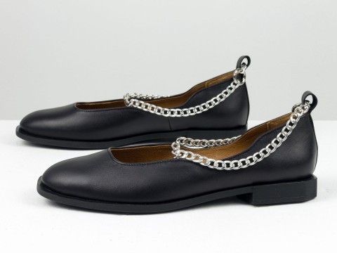 Жіночі чорні туфлі на низькому ходу з натуральної шкіри з ланцюжком, Т-2238-01