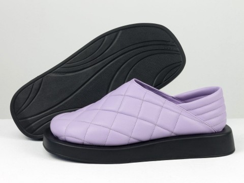 Жіночі лавандові туфлі з натуральної стьобаної шкіри на потовщеній чорній підошві, Т-2157-04