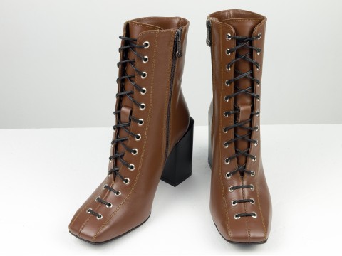 Дизайнерські ботильйони коричнево-рудого кольору з квадратним носиком на шнурівці з натуральної лицьової шкіри, Б-2093-04