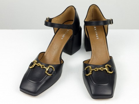 Дизайнерские босоножки на невысоком обтяжном  каблуке из натуральной итальянской кожи черного цвета  с золотой фурнитурой, С-2211/1-03