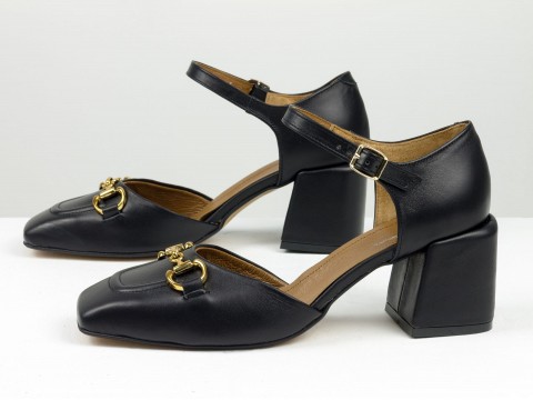 Дизайнерские босоножки на невысоком обтяжном  каблуке из натуральной итальянской кожи черного цвета  с золотой фурнитурой, С-2211-12