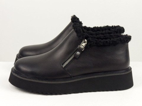 Жіночі чорні черевики з натуральної шкіри та  чорним хутром "тедді" , Т-2339-02