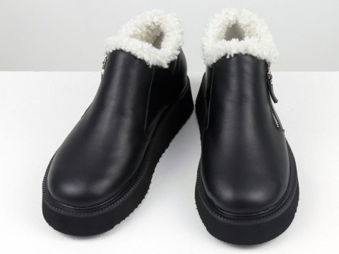 Жіночі чорні черевики з натуральної шкіри та білим  хутром "тедді" , Т-2339-01