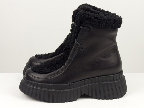Ботинки черные  из натуральной кожи на легкой подошве и с черным мехом "тедди", Б-2175-07