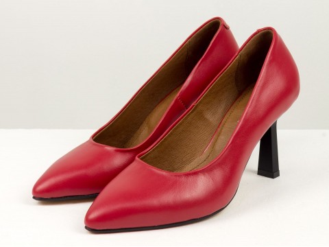 Дизайнерські червоні туфлі-човники на невисокому підборі "рюмочка" з натуральної італійської шкіри , Т-2115-09
