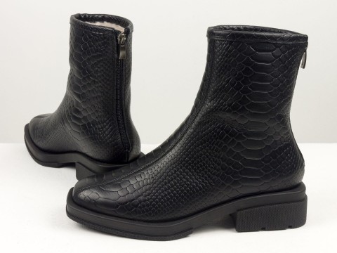 Жіночі черевики з натуральної чорної шкіри в текстурі "пітон" з квадратним носом, Б-2176-12