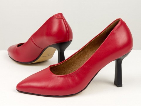 Дизайнерські червоні туфлі-човники на невисокому підборі "рюмочка" з натуральної італійської шкіри , Т-2115-09