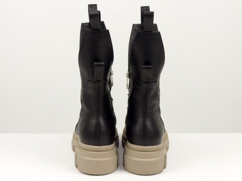 Жіночі чорні високі черевики з натуральної шкіри асиметричного крою на бежевій підошві, Б-2104-16