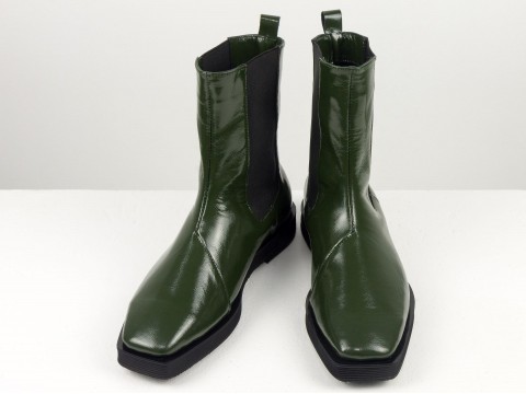 Дизайнерські черевики "челсі" з натуральної лакованої шкіри зеленого кольору  з резинками на низькому ходу , Б-2330-02
