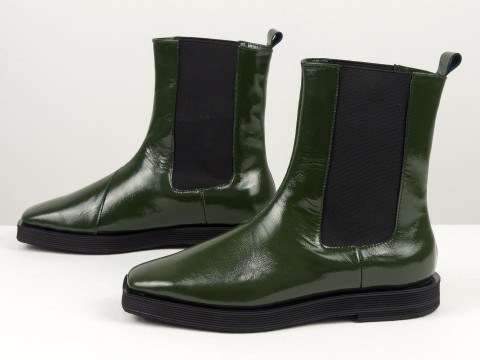 Дизайнерські черевики "челсі" з натуральної лакованої шкіри зеленого кольору  з резинками на низькому ходу , Б-2330-02