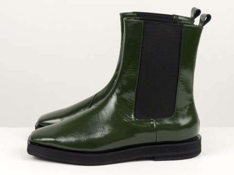 Дизайнерські черевики "челсі" з натуральної лакованої шкіри зеленого кольору  з резинками на низькому ходу, Б-2330-02