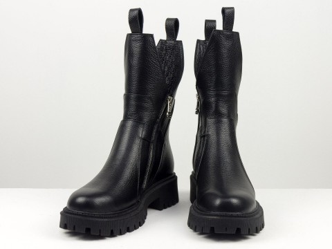 Жіночі чорні високі черевики з натуральної шкіри флотар зернистої форми  асиметричного крою, Б-2104-14