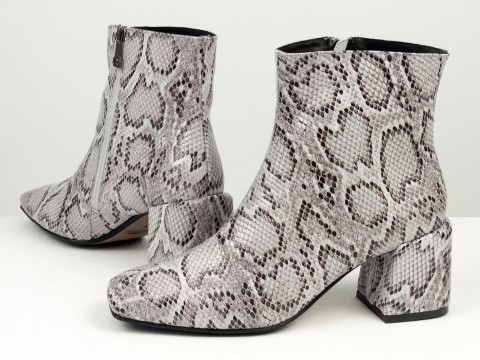 Жіночі черевики з натуральної шкіри з  текстурою пітон  та обтяжним підбором, Б-2231-10