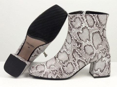 Жіночі черевики з натуральної шкіри з  текстурою пітон  та обтяжним підбором, Б-2231-10