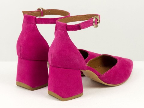 Жіночі класичні туфлі з ремінцем із натуральної замші кольору фуксія