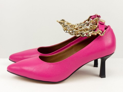 Дизайнерські малинові  туфлі-човники на підборах "рюмочка" з натуральної італійської шкіри з золотим ланцюжком, Т-2116-07