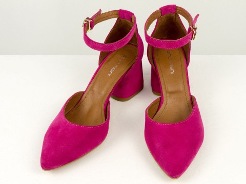 Жіночі класичні туфлі з ремінцем із натуральної замші кольору фуксія