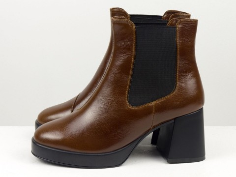 Класичні жіночі черевики  "челсі "коричневого кольору з натуральної шкіри наплак на потовщеній підошві та підборах , Б-2323-02