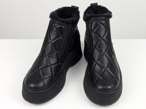 Жіночі черевики з натуральної м'якої ї стьоганої шкіри чорного кольору на оновленій підошві