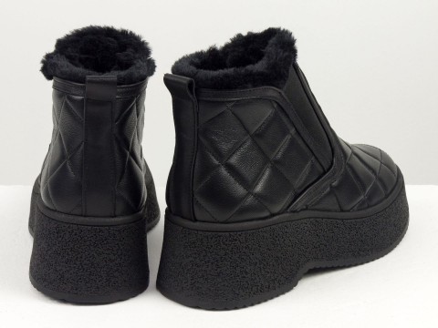 Жіночі черевики з натуральної м'якої ї стьоганої шкіри чорного кольору на оновленій підошві