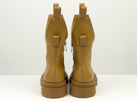 Жіночі високі черевики з натуральної шкіри карамельного кольору асиметричного крою на тракторній підошві, Б-2104-13