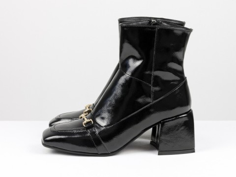 Женские классические ботинки черного цвета из натуральной кожи наплак с фурнитурой, Б-2169-07