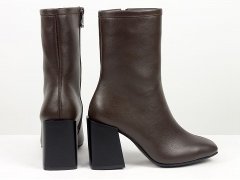 Женские коричневые кожаные ботинки на каблуке Gino Figini