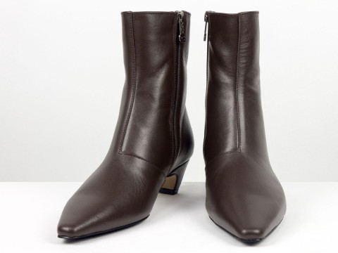 Женские кожаные коричневые ботинки на невысоком каблуке чарочке Gino Figini
